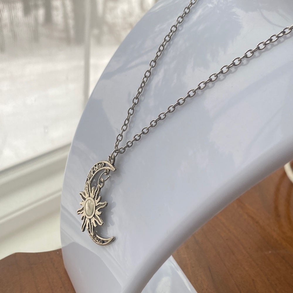 Vintage Silver Celestial crescent 🌙 moon & sun ☀️ Pendant Necklace - Picture 5 of 6